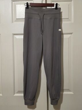 Vuori Daily Jogger Womens Small Gray Athletic Tapered Pants